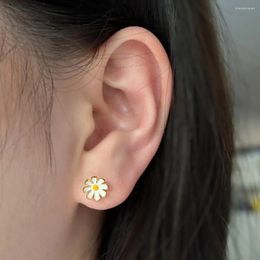 Pendientes de tuerca Karachi Japón y Corea del Sur S925 plata esterlina femenina estilo silvestre Margarita gota pegamento esmalte tapas para las orejas roscadas