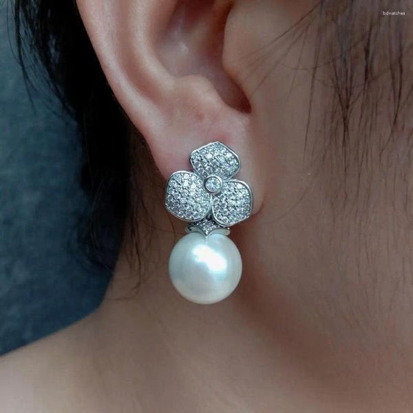 Boucles d'oreilles KKGEM Cz Pave Fleur Forme 14mm Blanc Coquillage Perle Strass Plaqué Or Moderne Femmes Mode