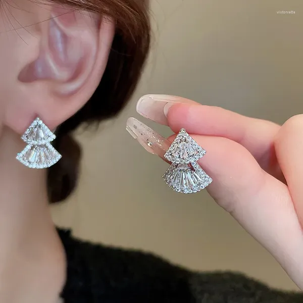 Pendientes de tuerca moda de Corea circonita triangular en forma de abanico para mujer joyería de lujo ligera minimalista