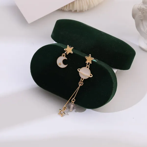 Pendientes de tachuelas Pendientes coreanos Joyas de moda asimétrica luna sencilla bola de estrella para mujeres al por mayor