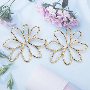 Boucles d'oreilles à tige en alliage de zinc creux, mode coréenne, grande fleur exagérée pour femmes, personnalité esthétique, cadeau de fête, bijoux mignons pour filles