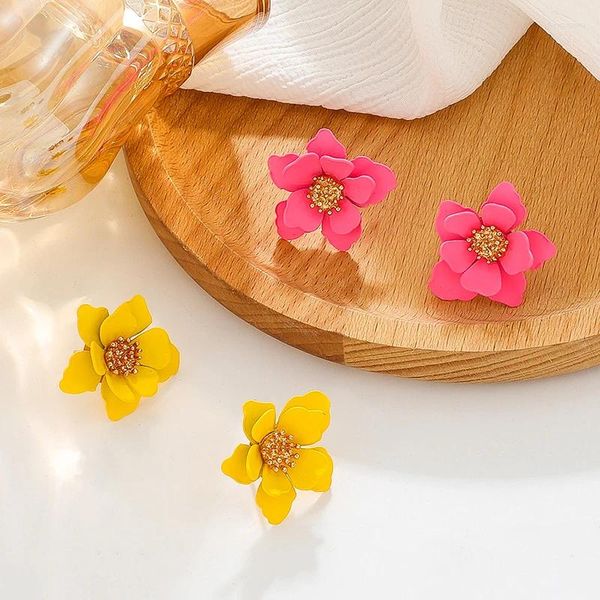 Boucles d'oreilles Stud Style coréen mignon petite fleur pour femmes Déclaration douce peinture en aérosol