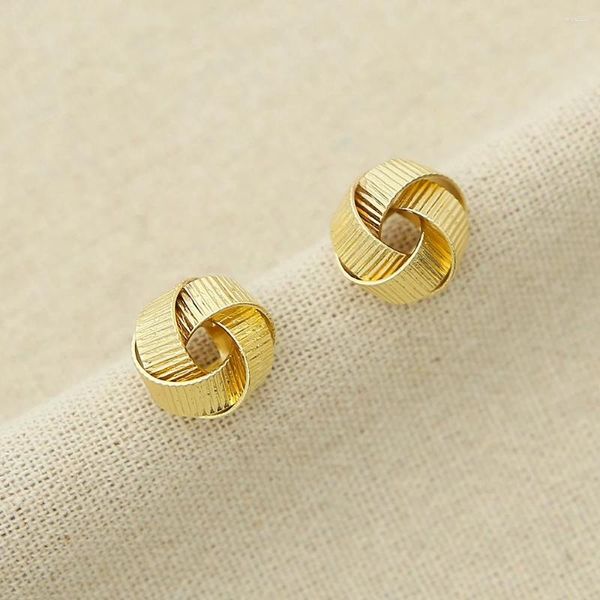 Boucles d'oreilles Stud Korean Fashion Hollow à rayures métal torsadé pour les femmes simples Gold Silver Color mignons Bijoux Cadeaux