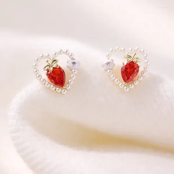 Pendientes de semental Corea dulce exquisito Hollow Love Heart for Women Girls Fashion Red Crystal Strawberry Pearl Pearing Jewelry Allane 1652