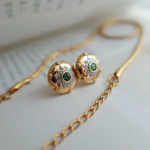 Boucles d'oreilles légères de luxe, Style Court Vintage, fleurs fines sculptées, Zircon vert, artisanat en or ancien, bijoux pour femmes