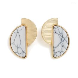 Boucles d'oreilles clous couleur or jaune clair demi-lune pierre blanche Howlite pour femmes bijoux fantaisie