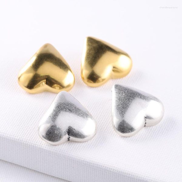 Pendientes de botón LONDANY Antique Love S925 Aguja de plata Temperamento Clip de oreja en forma de corazón avanzado