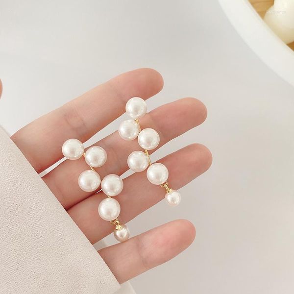 Pendientes de tuerca colgantes largos para mujer, moda 2023, pendiente de gota con borla de perla simulada, colgante redondo blanco, joyería para oreja de fiesta para niña