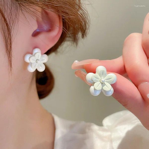 Pendientes de tuerca Lovelink, dulce y bonita flor blanca de doble capa para mujer, elegante pendiente de perla simulada, accesorio de fiesta para chica