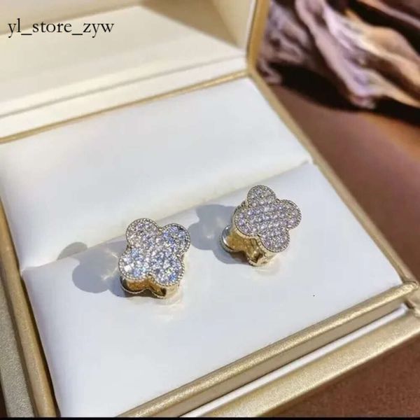 Boucles d'oreilles étalon designer de luxe Clover perle nacre 18k 18k plaque d'oreille anneau d'oreille mères de fête de fête de mariage cadeau