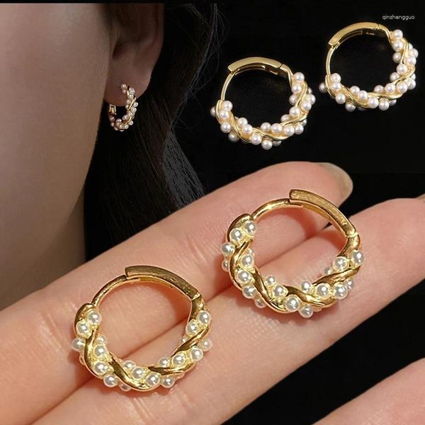Pendientes de tuerca de lujo para mujer, aretes coreanos elegantes de Metal y perlas de cobre, anillo de flores, accesorios de joyería para fiesta