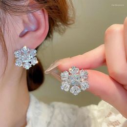 Pendientes de tuerca de lujo a la moda con circonita brillante y copo de nieve para mujer, joyería de fiesta sencilla de alta calidad