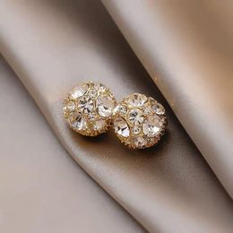 Pendientes de tuerca con imán magnético con incrustaciones de diamantes de imitación blancos para mujeres y niñas, accesorios elegantes a la moda para las orejas, regalo