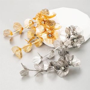 Boucles d'oreilles metal fleur de fleur cristal européen et de style de style américain mode Long Mme Travel Marding Accessoires