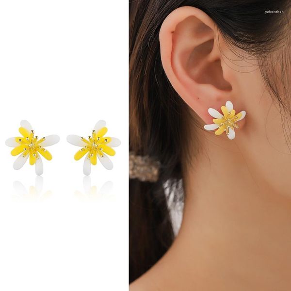 Pendientes de tuerca Flor de metal Mujer Coreano Lindo regalo Delicado Plumeria Oreja Joyería