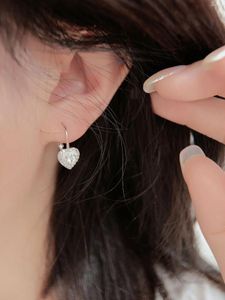 Pendientes de tuerca minimalistas, joyería pequeña para mujer, plata de ley S925, circonita en forma de corazón, accesorios creativos de moda