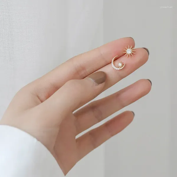 Pendientes de tuerca modernos para mujer, Color amarillo dorado, Luna, estrella, sol, circonita, Kpop, romántico, hermoso, joyería femenina que reduce la edad