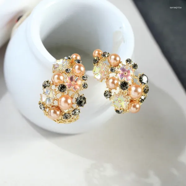 Pendientes de tuerca MOPAI, pequeña flor de resina bonita para mujer, cristal delicado, acrílico, perla, Color dorado, joyería de moda de latón