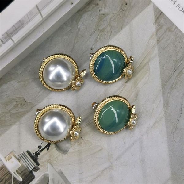 Boucles d'oreilles à tige de la mode mondiale Big Pearl Imitation Jade Round Net Red Ear Temperament Eardrop Corée du Sud