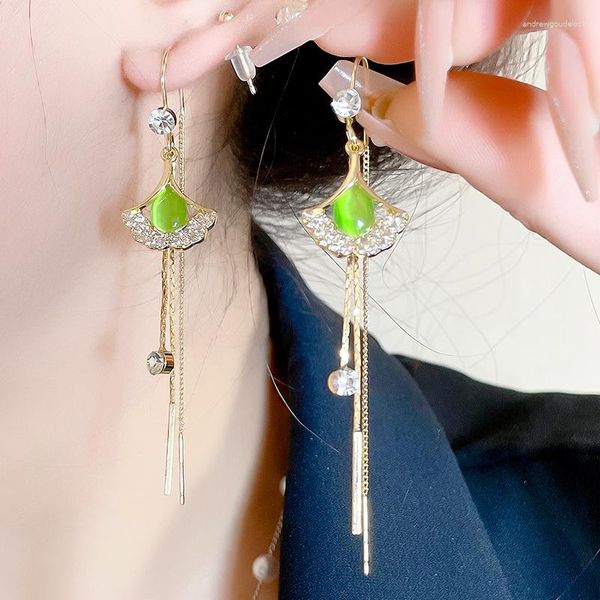 Boucles d'oreilles à tige une feuille riche fil d'oreille Ginkgo femme net célébrité 2023 tempérament haut de gamme sens opale ventilateur