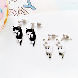 Pendientes de tuerca par 2023 moda lindo gato blanco negro colgar esmalte gatito piercing oreja mujeres niñas joyería Stud Effi22290e