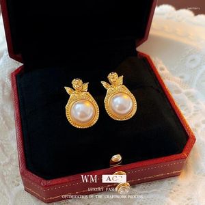 Boucles d'oreilles étouffées d'oreille de perle