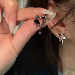 Pendientes De Botón Tendencia Personalizada Corazón Negro Ahuecado Metal Estilo Dulce Y Fresco Luz De Lujo Joyería De Fiesta De Moda