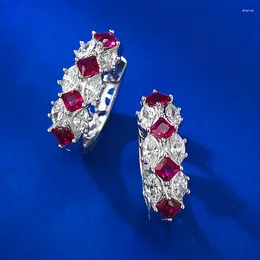 Boucles d'oreilles étalon pigeon sang rouge simulé diamant s925 argent trésor coloré de mode pour femmes argentées artificielles pour un usage quotidien