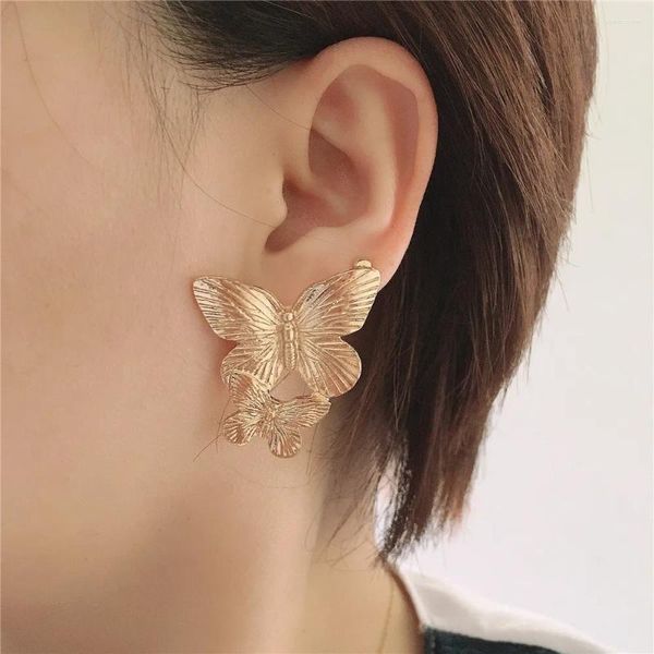 Pendientes de tuerca bonitos chapados en Color dorado, mariposa gemela grande texturizada para mujer y niña, joyería elegante y moderna para decoración de oficina