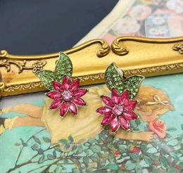 Aretes Qingdao Zhonggu Adorno Flores Vintage Hojas Flores Rojas Y Sauces Verdes Dulce Retro Pendiente De Lujo Asequible Clip De Oreja