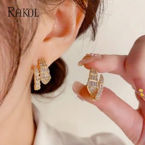 Pendientes de tuerca RAKOL joyería de moda de Corea Color dorado circón de lujo Animal hueso de serpiente en forma de C accesorios elegantes para fiesta de mujer