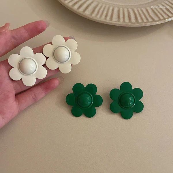 Pendientes de tuerca con forma de flor de resina para mujer, tachuelas bonitas, acrílico, blanco, verde, estilo Ins Simple, oreja romántica, moda para fiesta, regalo de San Valentín