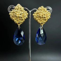Boucles d'oreilles à clous de tempérament rétro, matériau en verre sculpté en trois dimensions, bleu silencieux, digne, élégant et Noble, Clip d'oreille