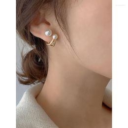 Pendientes de tuerca Perla redonda Color dorado Tiny Elegant Girl Women Small Huggies Piercing para novia