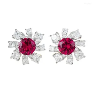 Boucles d'oreilles S925 Pigeon auriculaire Silver Red One Carat Round Diamond Tournesol Pétales Bijoux de boucle d'oreille petits et polyvalents