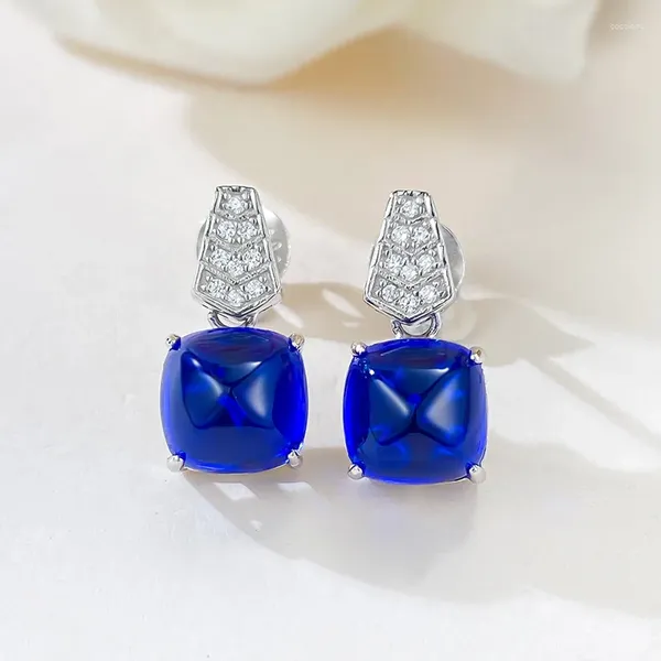 Boucles d'oreilles S925 Silver incrustées avec 8 Royal Blue Sugar Tower pour les bijoux nobles et élégants pour femmes