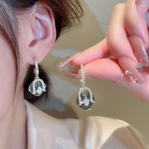 Boucles d'oreilles à tige S925 argent aiguille tulipe noire petite et délicate automne hiver mode lumière luxe tempérament haut de gamme