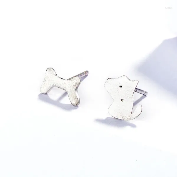 Pendientes de tuerca de plata de ley S925, edición coreana, creativos, asimétricos, hueso de perro, pendientes de seda cepillada, joyería