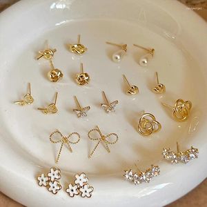 Boucles d'oreilles simples en cristal pour femmes, Mini petite taille en alliage métallique, couleur dorée, nœud en forme de cœur, fleur géométrique, bijoux à la mode