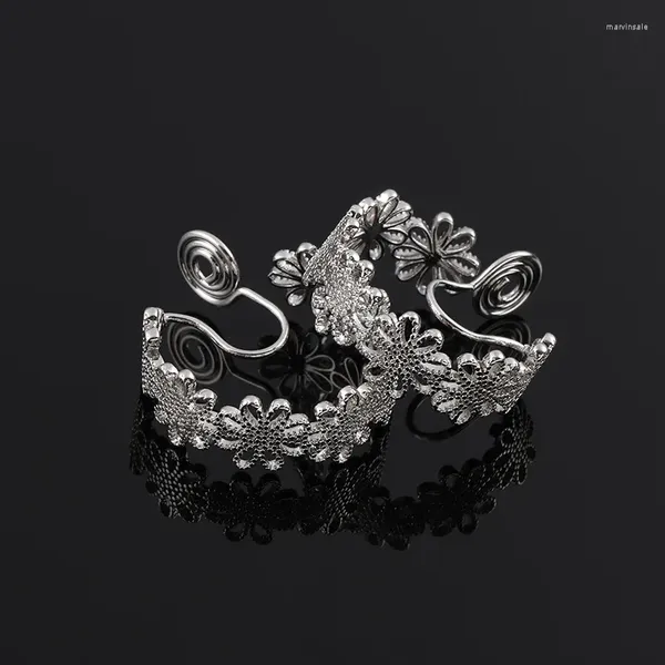 Boucles d'oreilles étalons simples daisy moustiques couple d'oreille de bobine au vent sauvage du vent froid show visage mince femmes