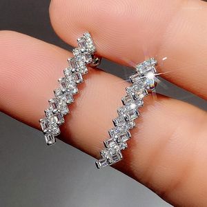 Stud -oorbellen eenvoudige stijlvolle geometrisch gevormd lang voor vrouwen Volledige oogverblindende Crystal CZ Wedding Party Delicate Ear Jewelry