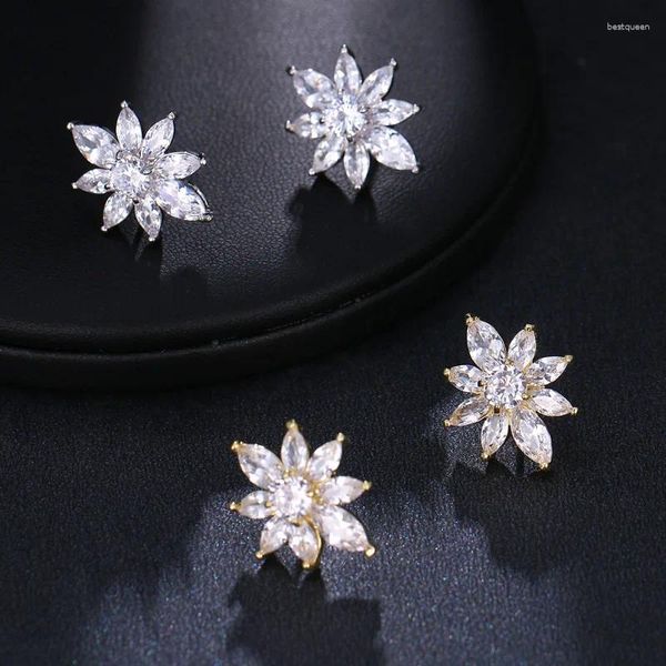 Boucles d'oreilles en zircone cubique pour femmes, petites boucles d'oreilles mignonnes, mode géométrique feuille de Zircon, bijoux de mariage, 2024