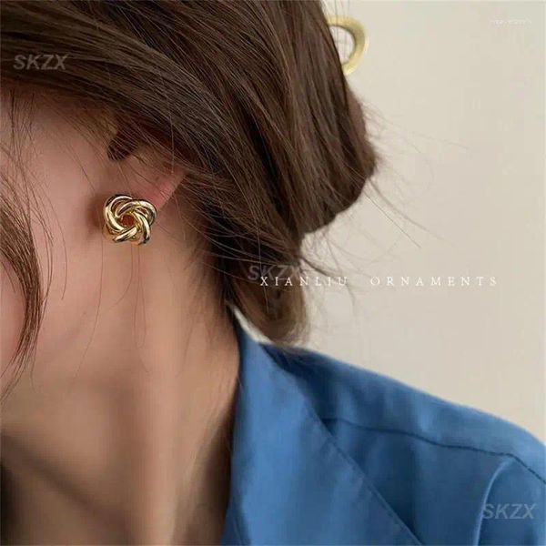 Pendientes cortos Pequeño Inusual Perfecto Para El Uso Cotidiano Elegante Metal Dorado Retorcido Accesorios Esenciales Moda