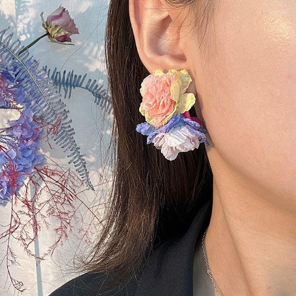 Pendientes de botón Moda de primavera Pequeña flor de tela fresca Diseño original en forma de C Aguja de plata 925 para mujer