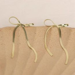 Boucles d'oreilles étalons en acier inoxydable à pavage long étan à peloton plat de serpent plat Bowknot oreille minimaliste accessoires de bijoux légers