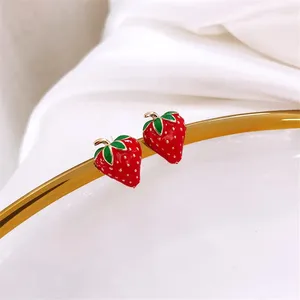 Boucles d'oreilles fraise, petits fruits mignons, filet de tir de rue, rouge sauvage, bijoux à la mode, vente en gros