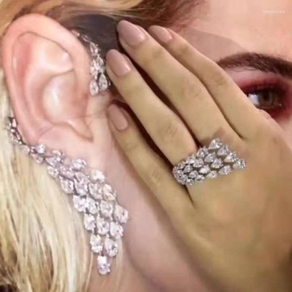 Style d'oreilles Style Belle boule d'oreille simple Sparkling Cubic Zirconia pave bijoux de mariée Girls Brincos Accessoires pour cadeaux de fête E-178
