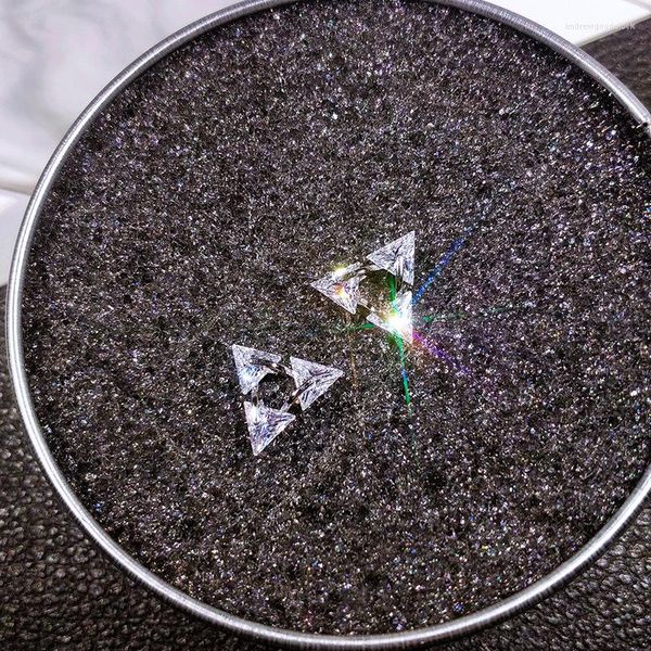 Boucles d'oreilles à clous élégant Super-chatoyant Triangle irrégulier diamant pour les femmes géométrique cristal Zircon Halloween cadeau bijoux
