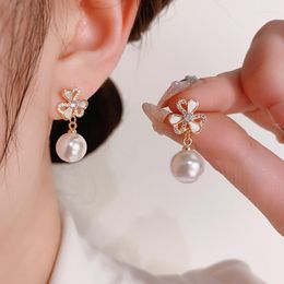 Boucles d'oreilles à tige été petit frais mignon 925 aiguille en argent fleur de Trifolium perle suspendue boucles d'oreilles de mode vintage personnalisées.