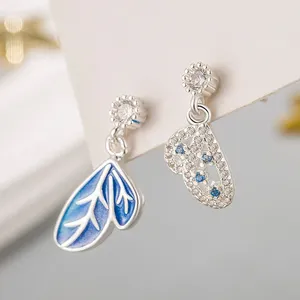 Boucles d'oreilles étalon terling couleurs argentées bleues mi-papillon